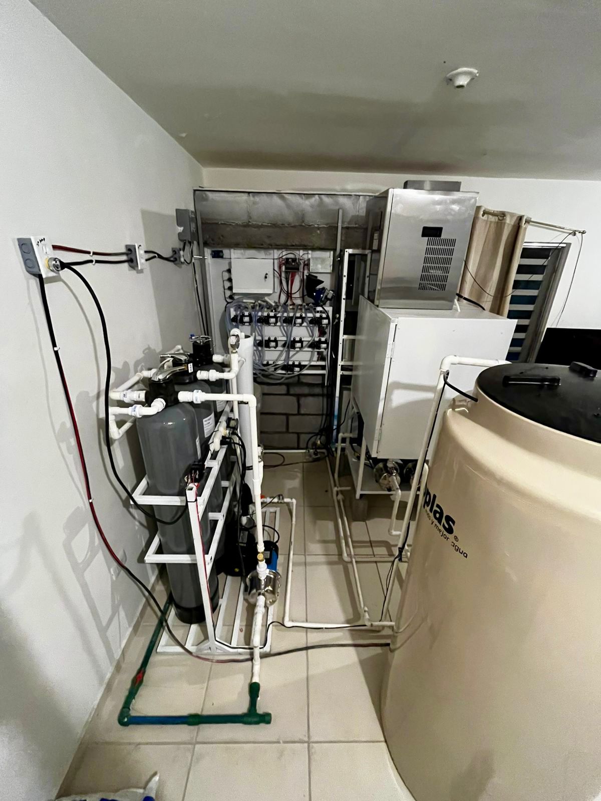 Sistema de filtrado e instalación técnica de equipo vending
